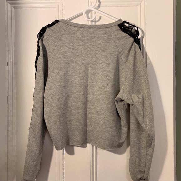 Hot Topic Woman's Cropped Grey w Black lace up Long Sleeve Sweatshirt XS - Picture 3 of 6